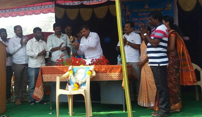 ಅಂಬೇಡ್ಕರ್ ಆದರ್ಶಗಳನ್ನು ದಲಿತರು ಮೈಗೂಡಿಸಿಕೊಳ್ಳಲಿ:  ಶಾಸಕ ಬಿ.ಬಿ.ನಿಂಗಯ್ಯ